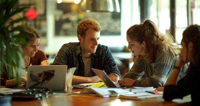 Confiance en soi au travail : bâtir une culture de soutien